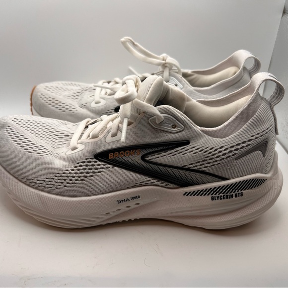 Brooks White and Gray Running Shoes - Picture 2 of 7